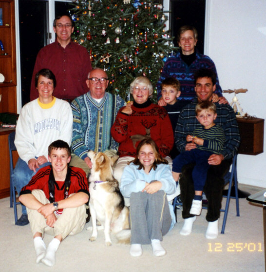 Family 2001.jpg (251546 bytes)